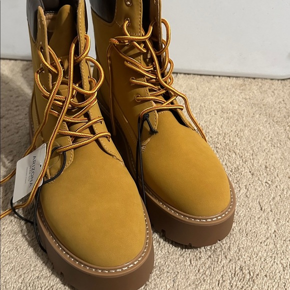 Arizona Jean Co Womens Size 9.5  Traba Block Heel Work Boots NWT - Picture 2 of 6